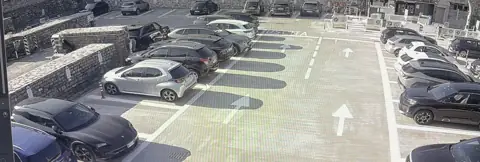 Kamera monitoringu 5: widok na parking